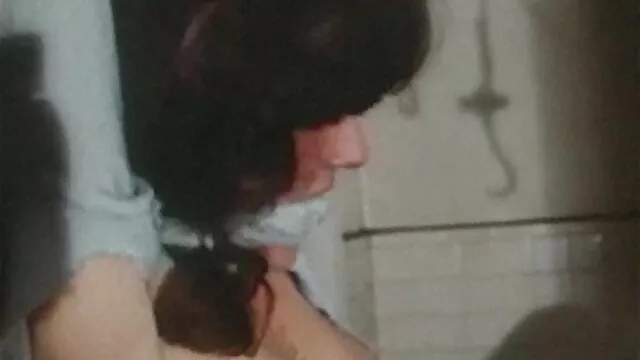 SEXY Brünette Modell zeigt deutsche nackte reife frauen sich