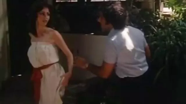 Asiatische hottie spielt Ihre enge Fotze ältere damen vögeln