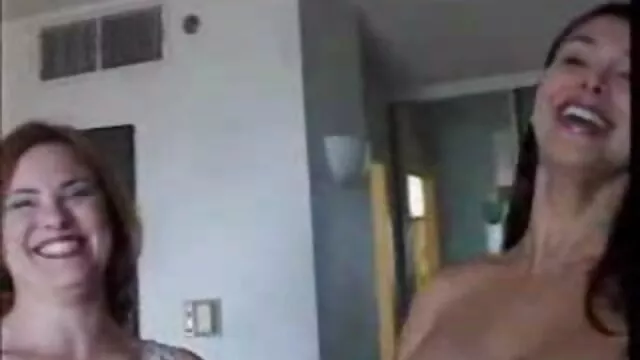 big pornogrund reife damen fake tits asiatische Schlampe mom bekommt großen langen schwarzen Schwanz schlug