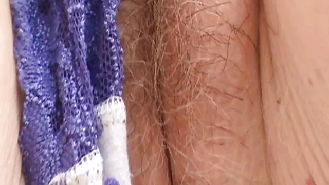 Brünette Milf reife geile frauen sex Finger haarige pussy in schwarz baskischen vintage nylon spike heels